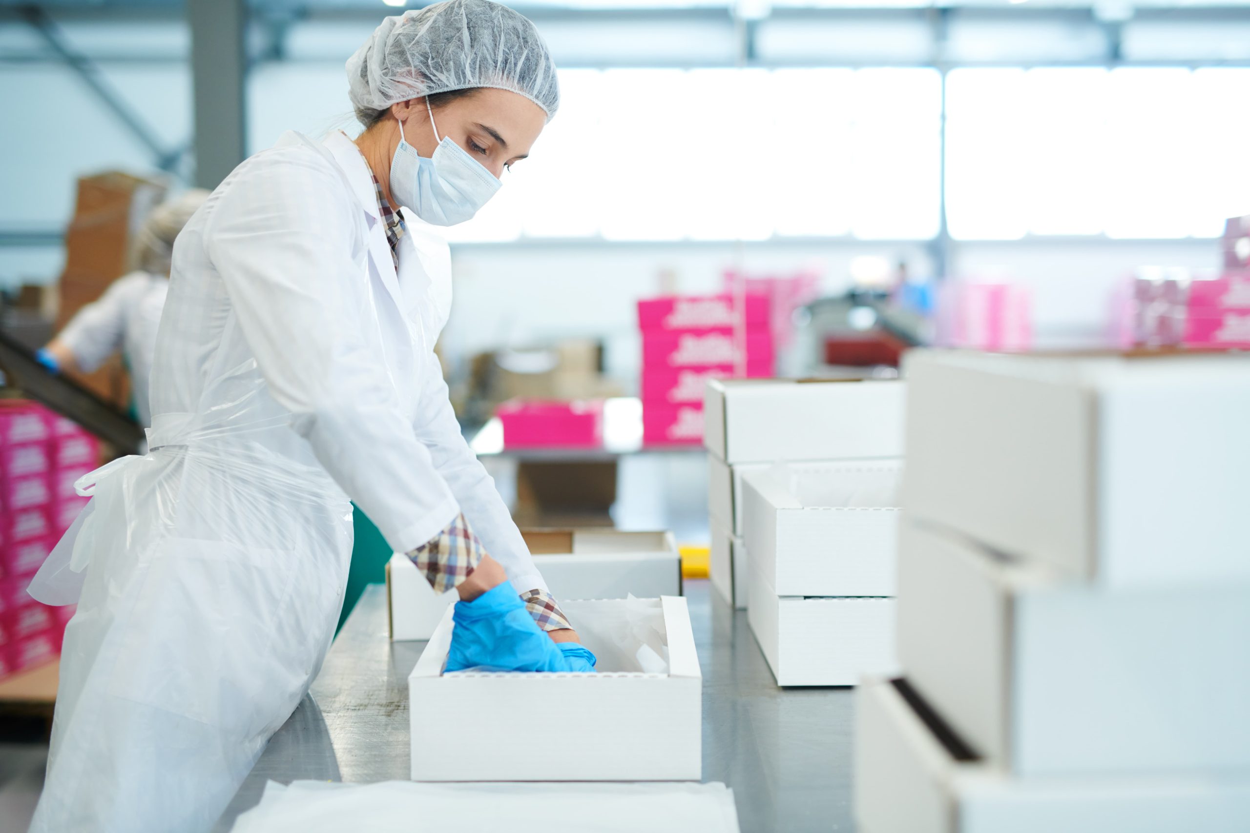 Logística para el sector farmacéutico en Colombia Cadena de frío, almacenamiento y normativa 2026