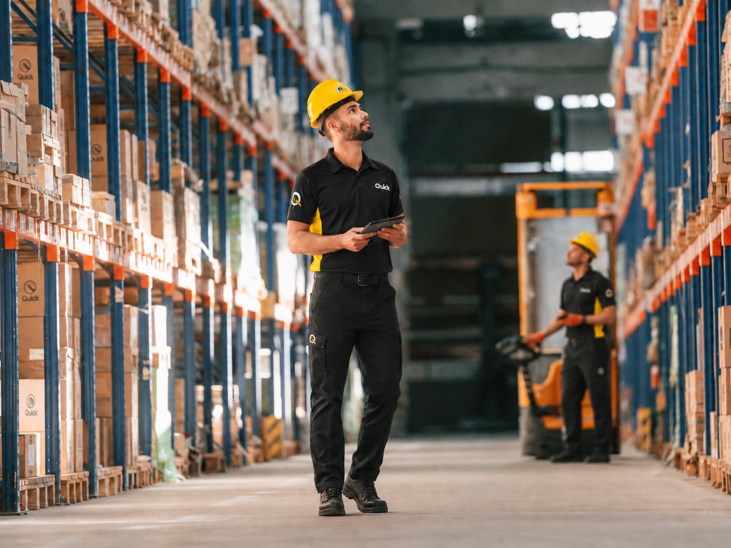 ¿Buscas bodegaje o almacenamiento 3PL en Colombia? Descubre por qué Quick es el líder #1 en CEDIs, WMS, Farma y Fulfillment en Bogotá, Medellín y Cali.